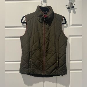 G.H. Bass & Co. olive green quilted puffer vest countryside women’s size small
